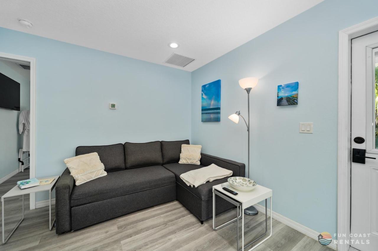 Dog Friendly Loft Steps From Beach With Gas Barbecue Grill And Upstairs Deck! New Smyrna Beach Εξωτερικό φωτογραφία